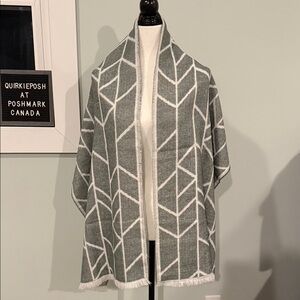 Reversible Winter Grey & White Patterned Scarf Super Soft Excellent Condition